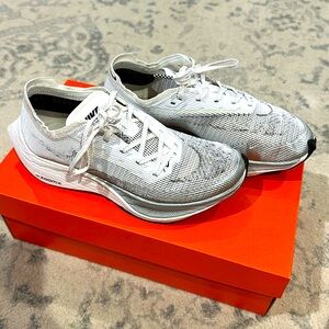 Women’s Nike ZoomX Vaporfly Next% 2 Size 6.5